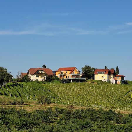 Weinhof Reichmann Bed and Breakfast Sankt Peter am Ottersbach Buitenkant foto