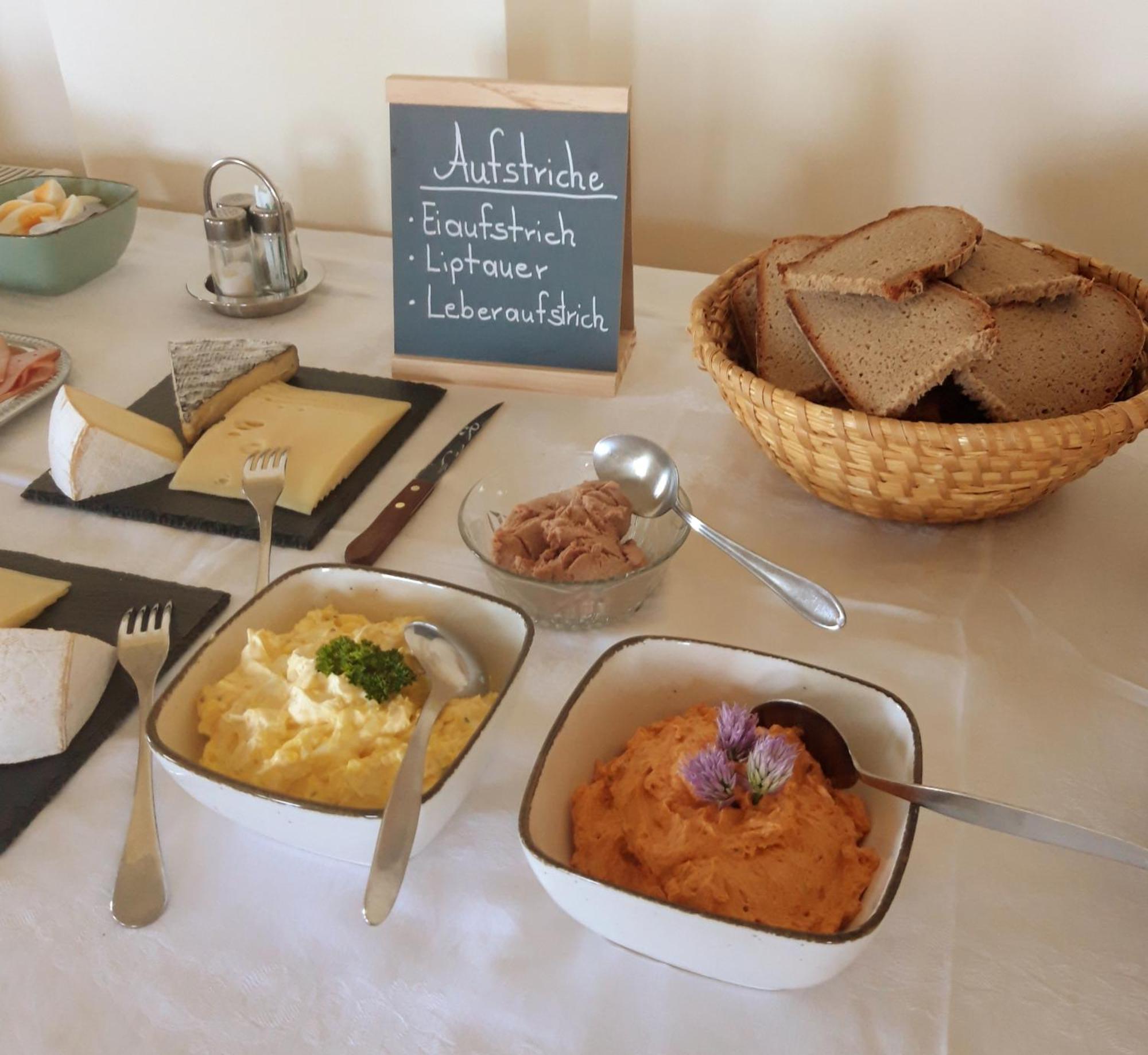 Weinhof Reichmann Bed and Breakfast Sankt Peter am Ottersbach Buitenkant foto
